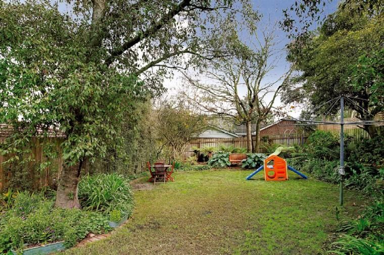 16 Lambourne St, Surrey Hills VIC 3127, Image 2