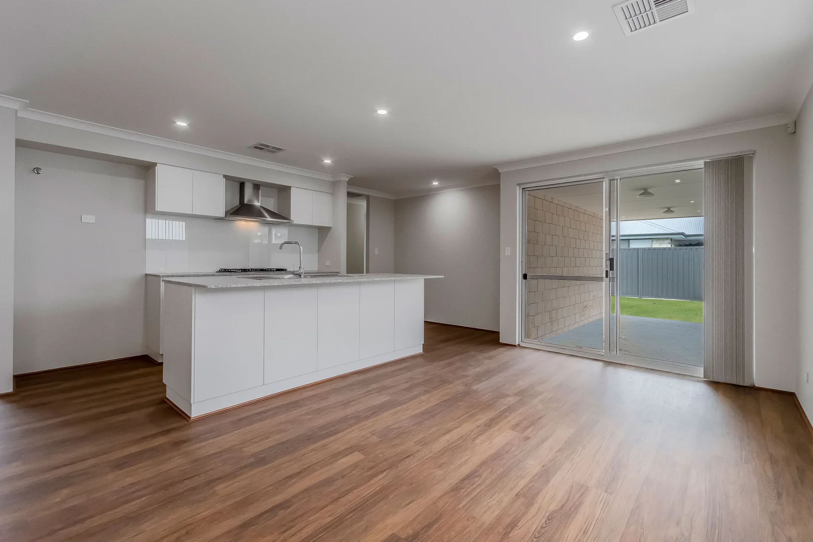 Additional image 14 of 404 Torwood Avenue, Treeby WA 6164