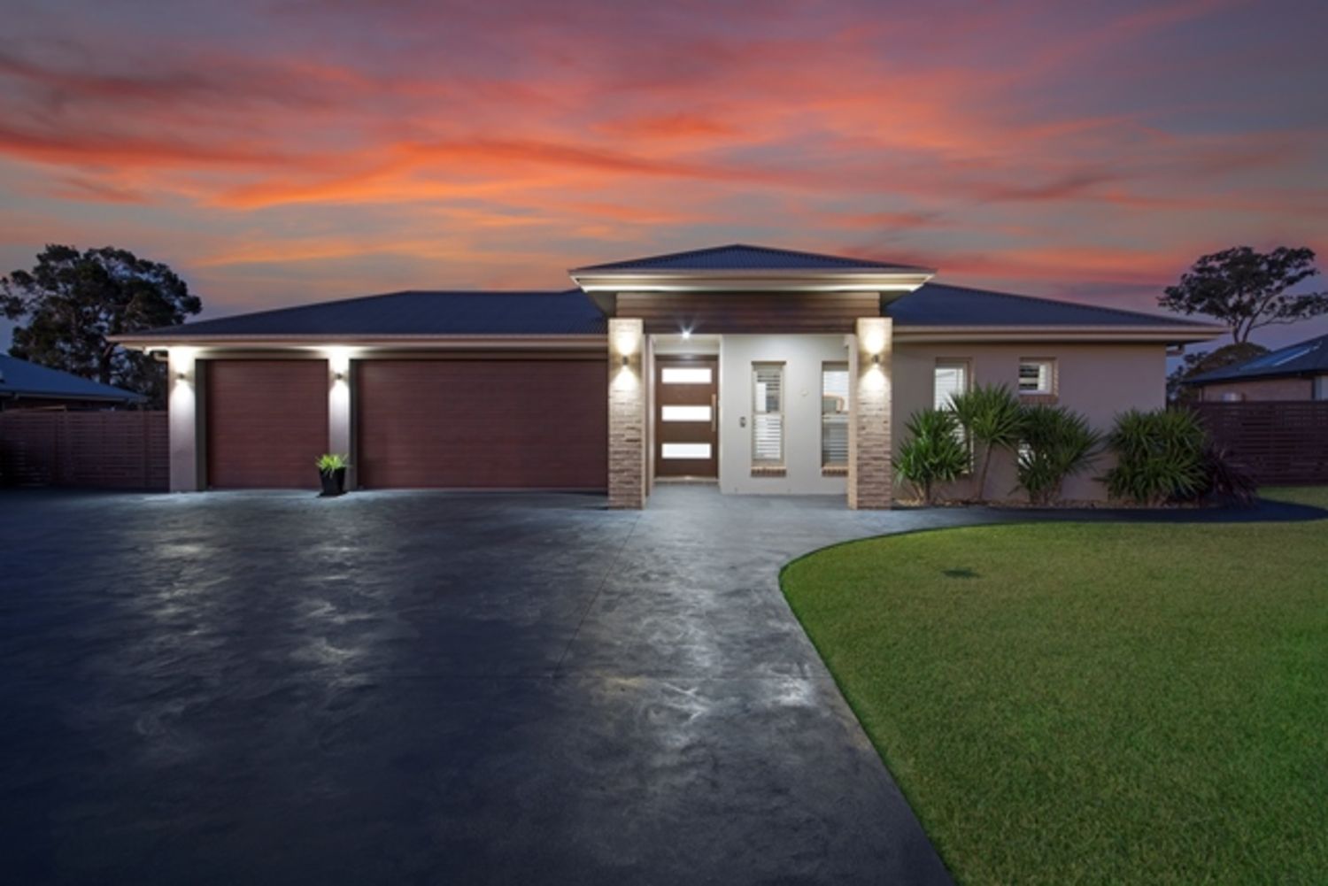 4 bedrooms House in 9 Pennard Crescent LUDDENHAM NSW, 2745