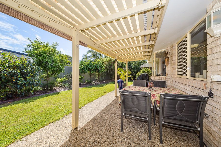 2/5 Carl Court, Banksia Beach QLD 4507, Image 2