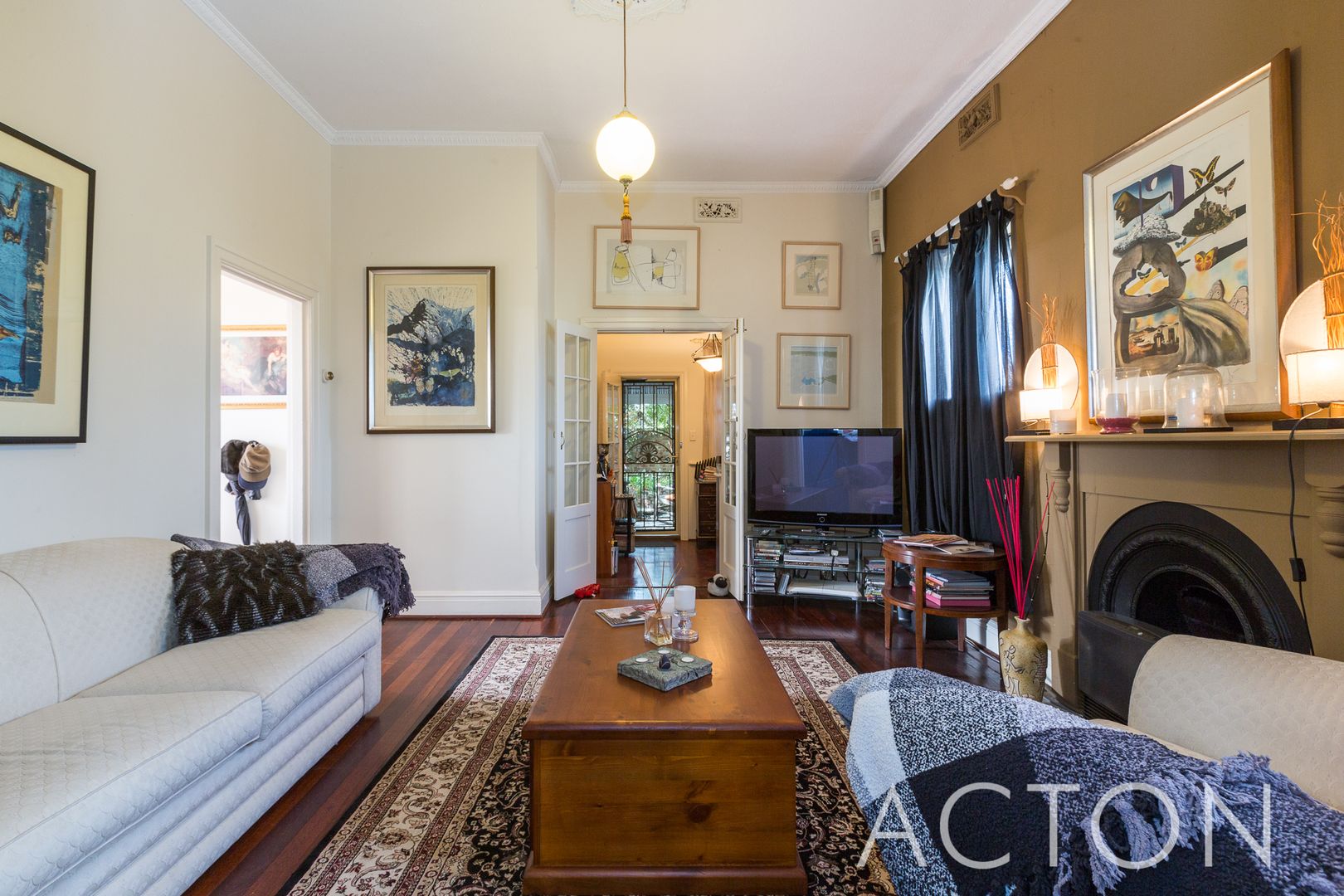 2 bedrooms House in 72 Scarborough Beach Road MOUNT HAWTHORN WA, 6016