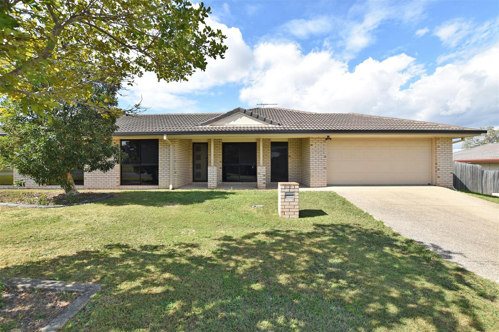 4 bedrooms House in 1 Outlook Court KALLANGUR QLD, 4503