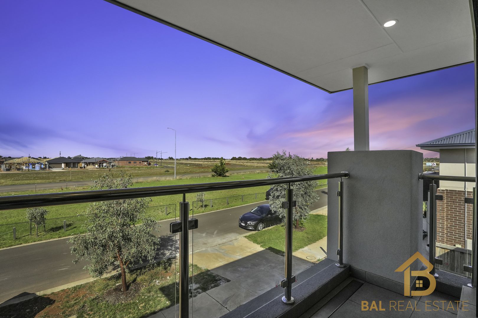 22 Willowbank Circuit, Thornhill Park VIC 3335, Image 2