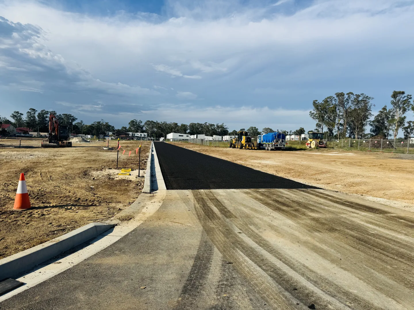 Land For Sale | Walk to Leppington Train Station | House and granny flat potential (STCA) | 2026 Registration - Widok 4