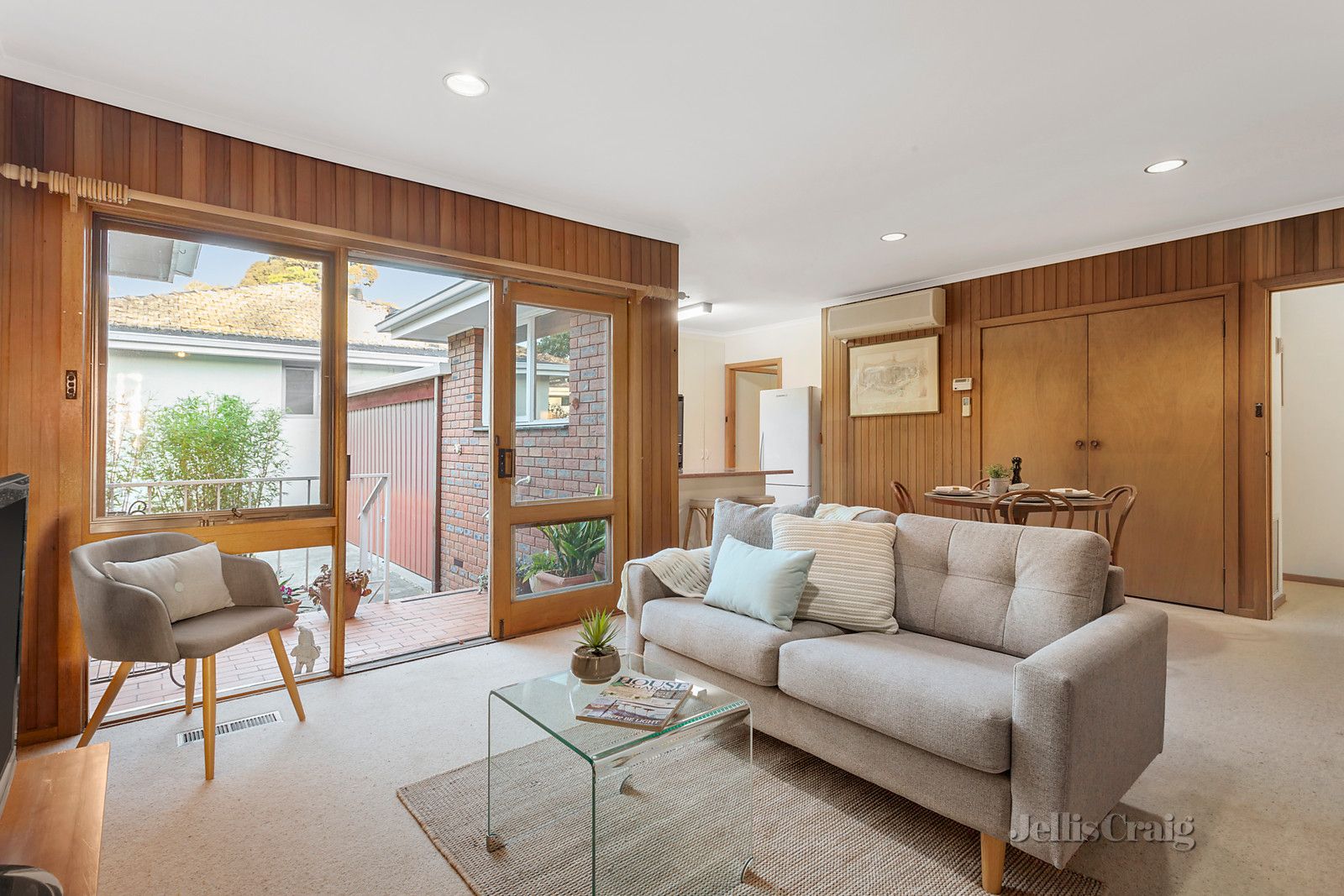 1/2 Benwerrin Road, Surrey Hills VIC 3127, Image 2