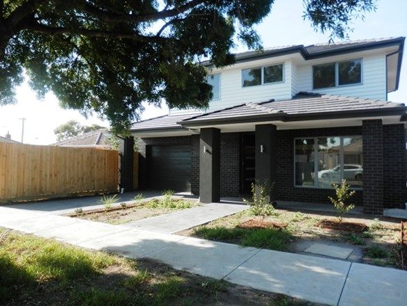 3 bedrooms Townhouse in 1/17 Robson Avenue AVONDALE HEIGHTS VIC, 3034