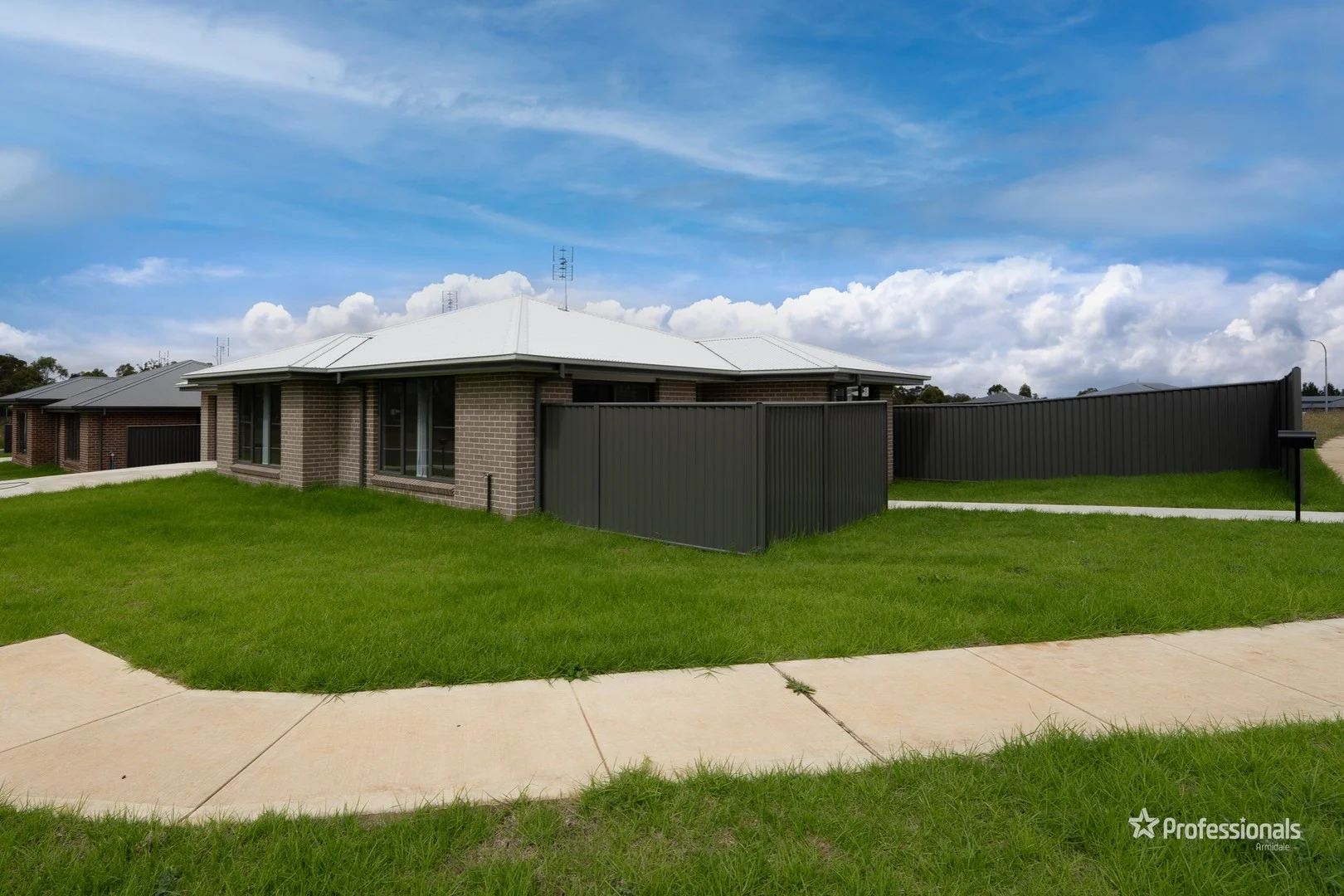 2/11 Colin Crescent, Armidale NSW 2350