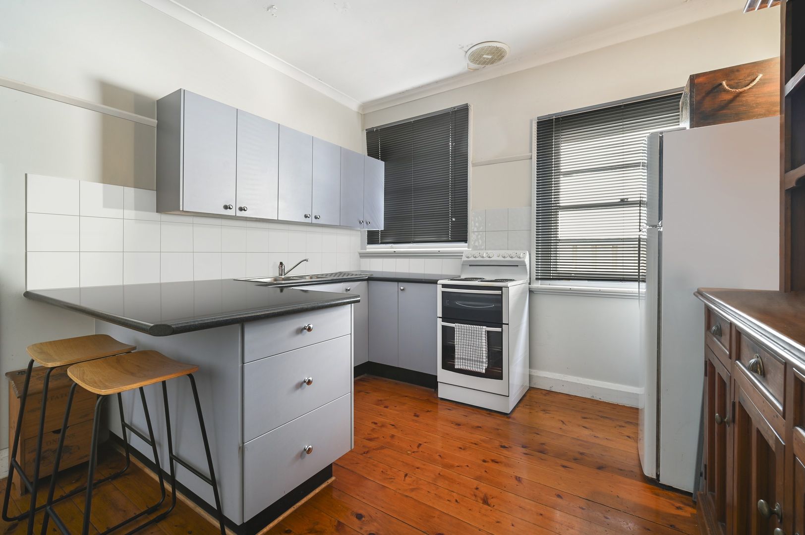 10 Swan Street, Marks Point NSW 2280, Image 2