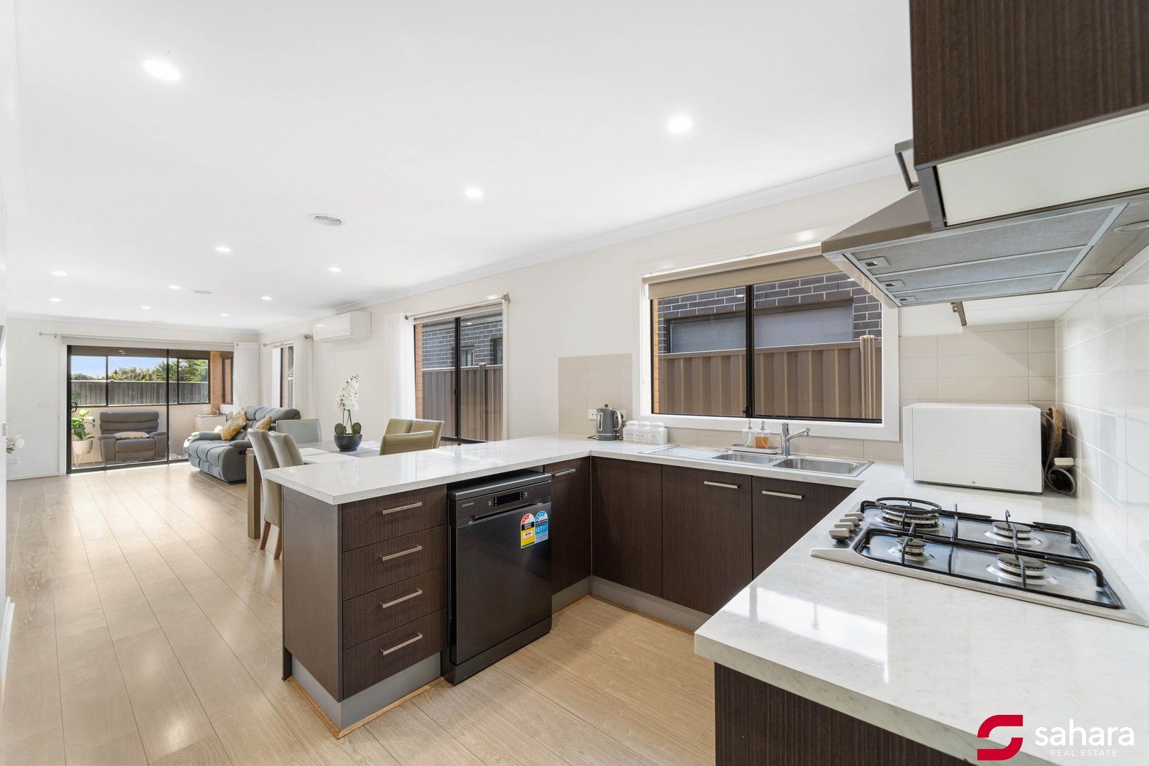 3 bedrooms House in 14 Canunda Way TARNEIT VIC, 3029