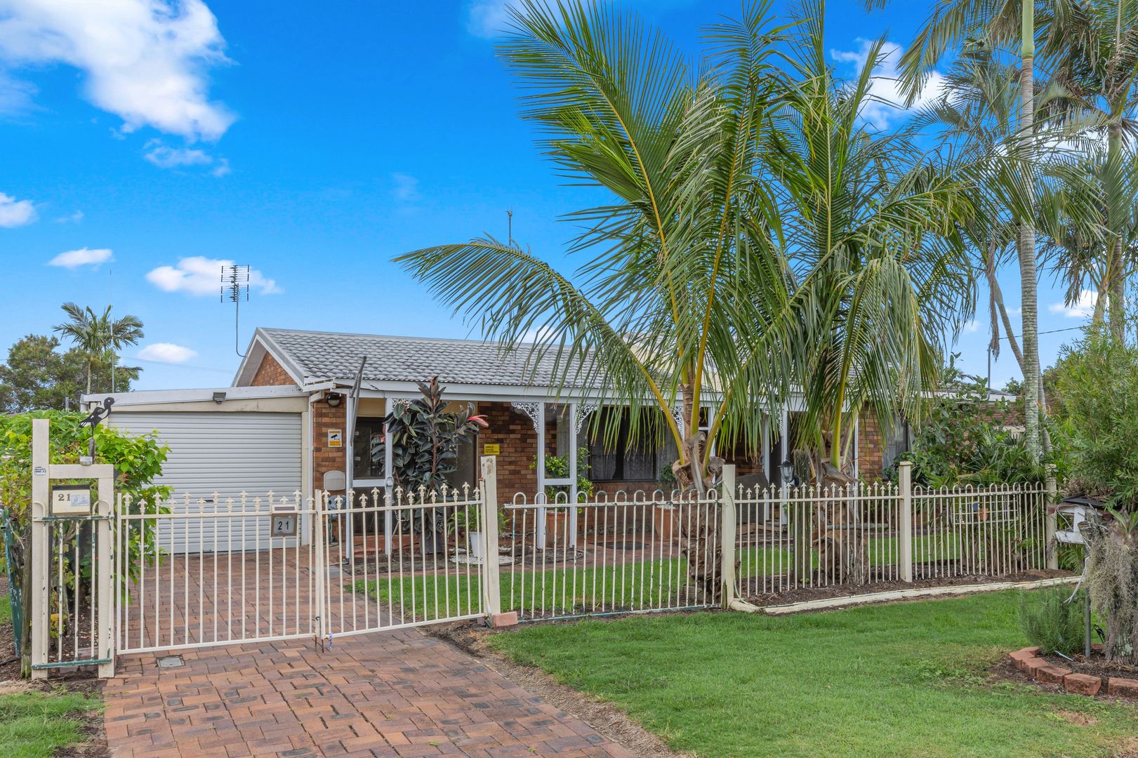 21 Galatea Street, Point Vernon QLD 4655, Image 2