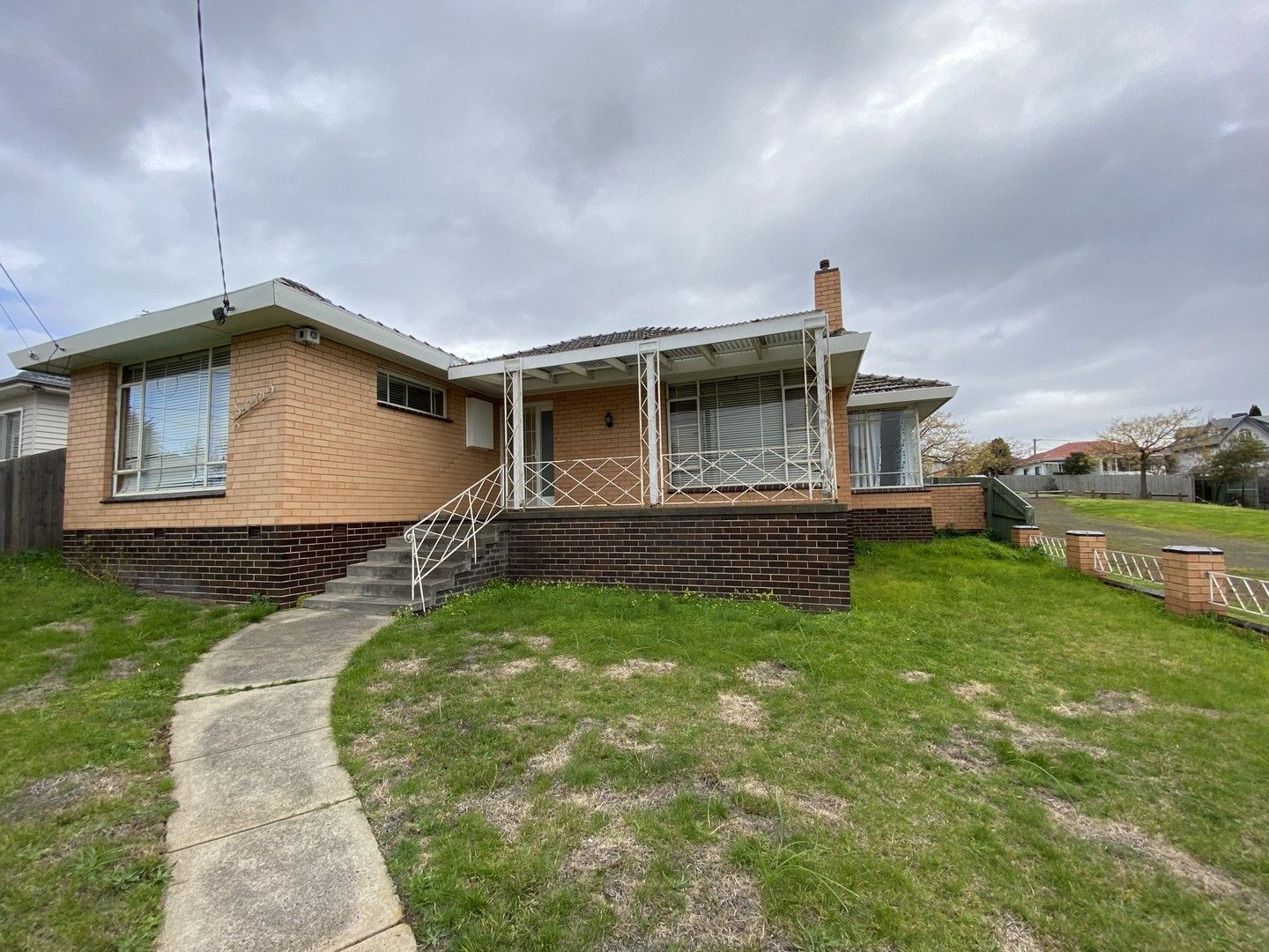 4 bedrooms House in 7 Roslyn Street STRATHMORE VIC, 3041