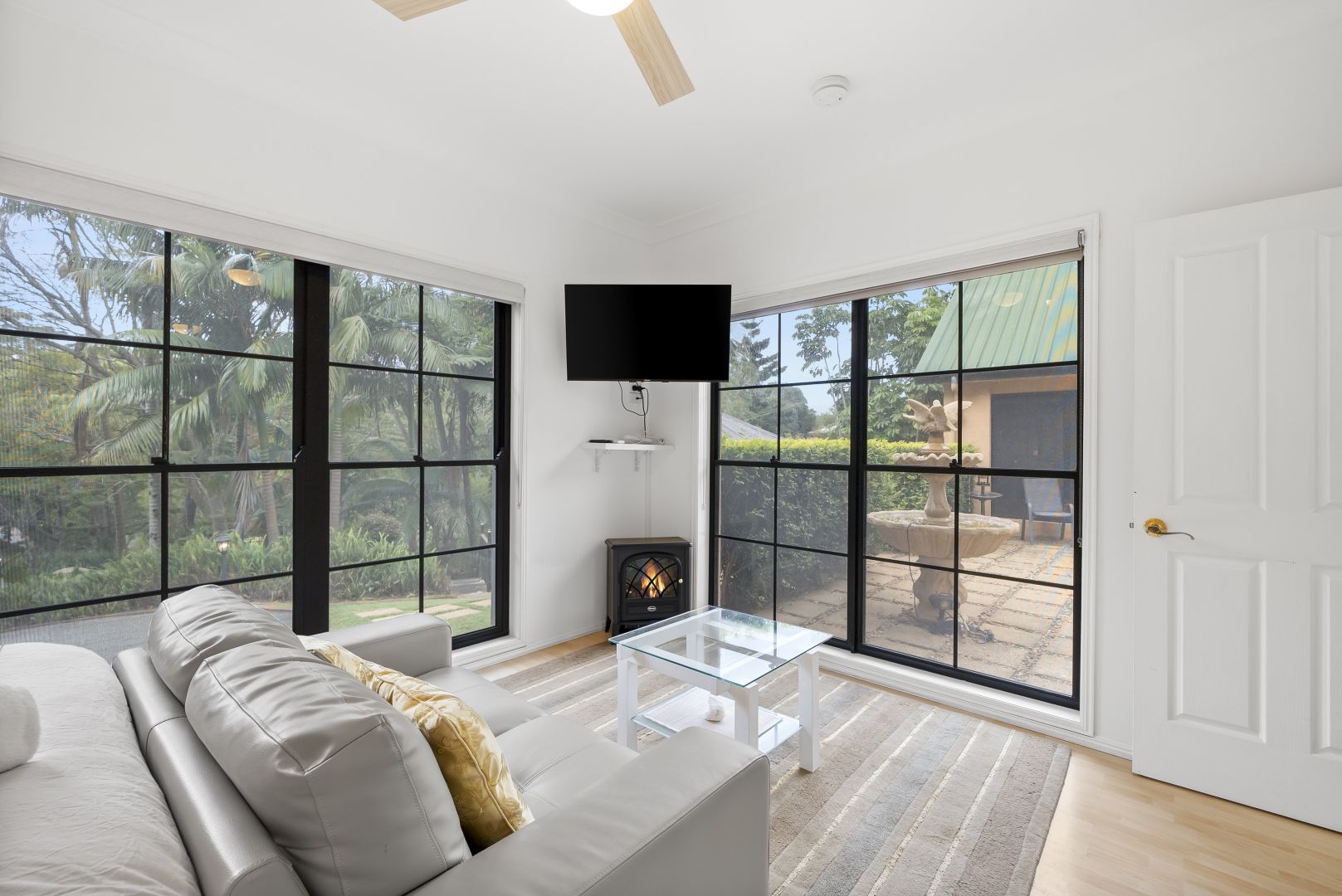 57 Platt Place, Tamborine Mountain QLD 4272 House For Rent 1,200