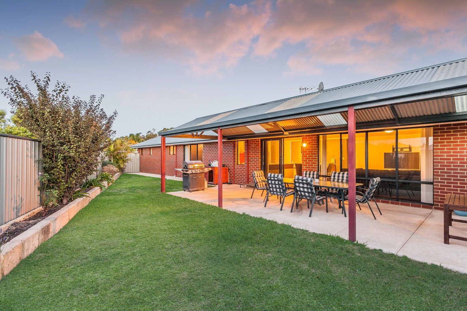 4 bedrooms House in 15 Lasseter Street BALDIVIS WA, 6171