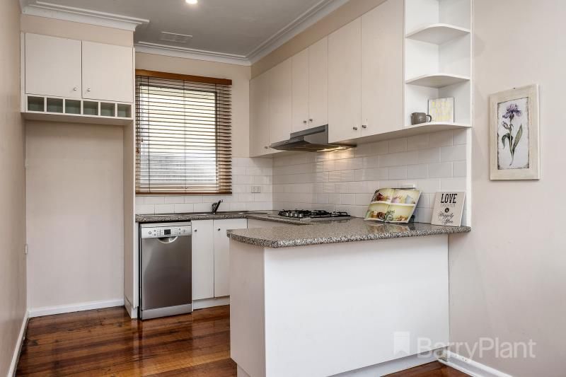 2 bedrooms Apartment / Unit / Flat in 2/6 Neville Street MENTONE VIC, 3194
