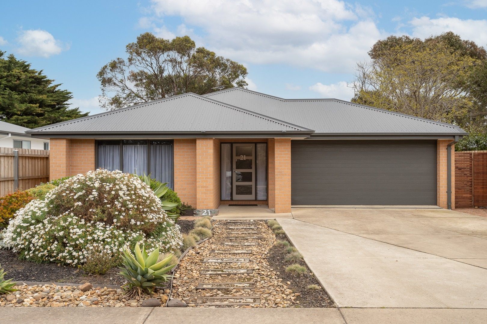 21 Phillip Island Road, Sunderland Bay Property History & Address