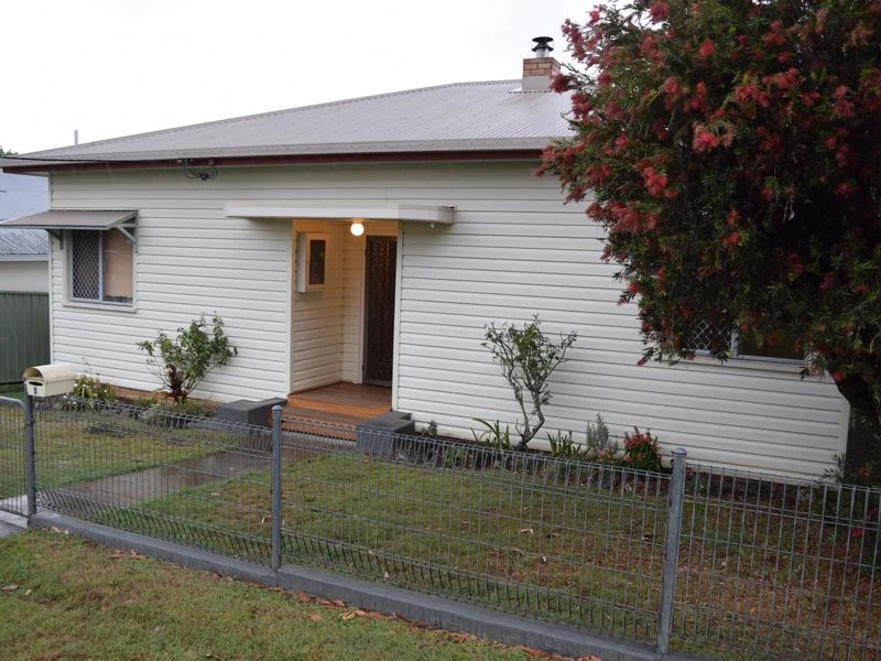 5 Greenfield Avenue, West Kempsey NSW 2440