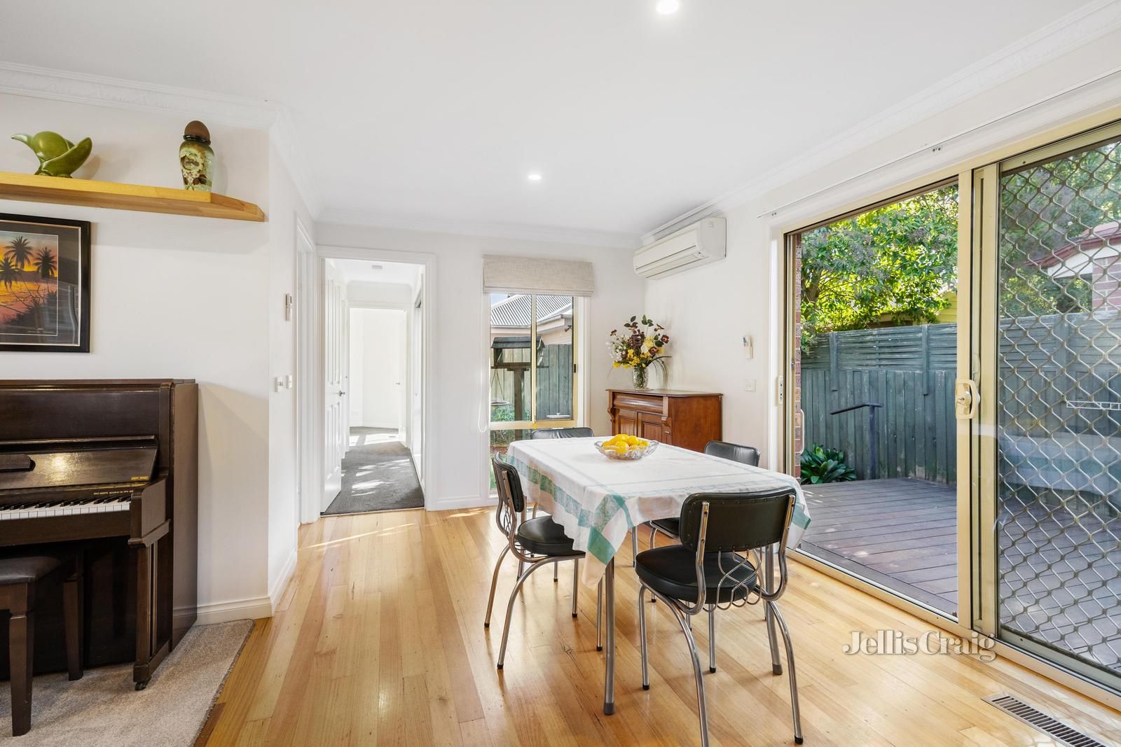 53 Rosstrevor Crescent, Mitcham VIC 3132, Image 2