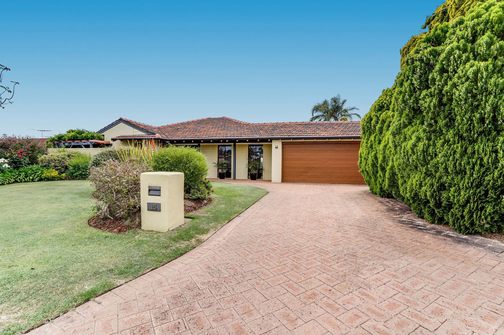 15 Gladstone Road, Leeming WA 6149, Image 1