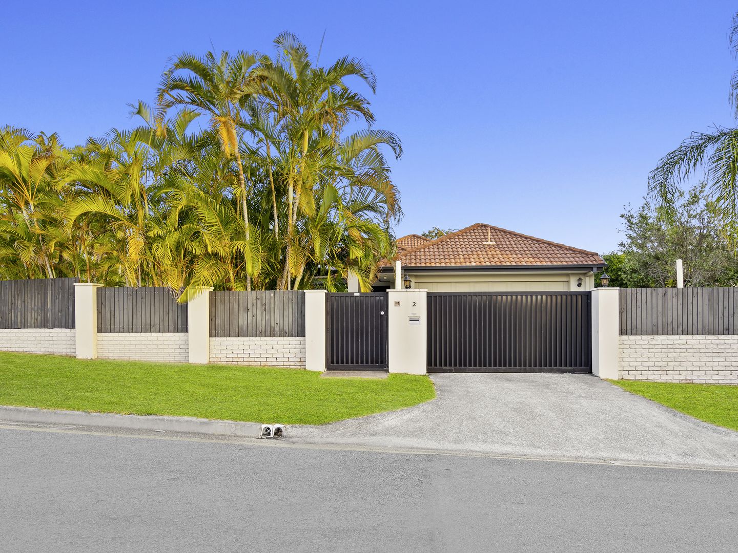 2 Sundown Drive, Paradise Point QLD 4216, Image 1