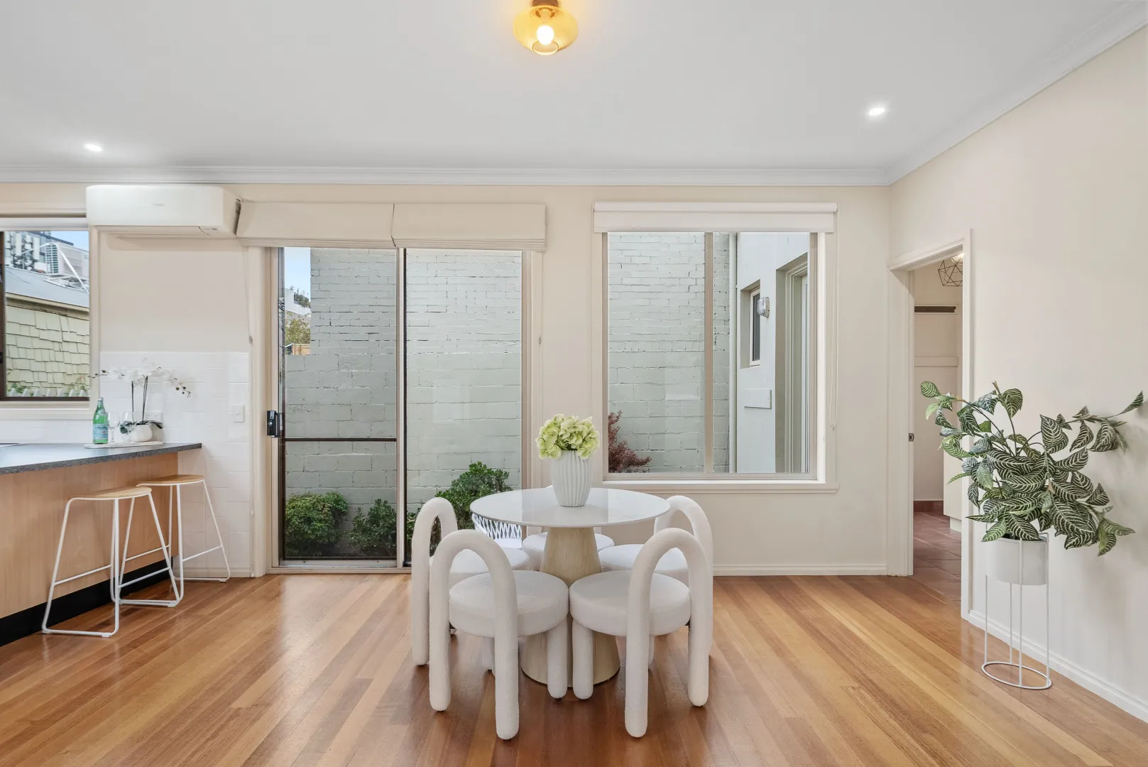 Stylish, Light-Filled Living in a Prime South Melbourne Address - Mais