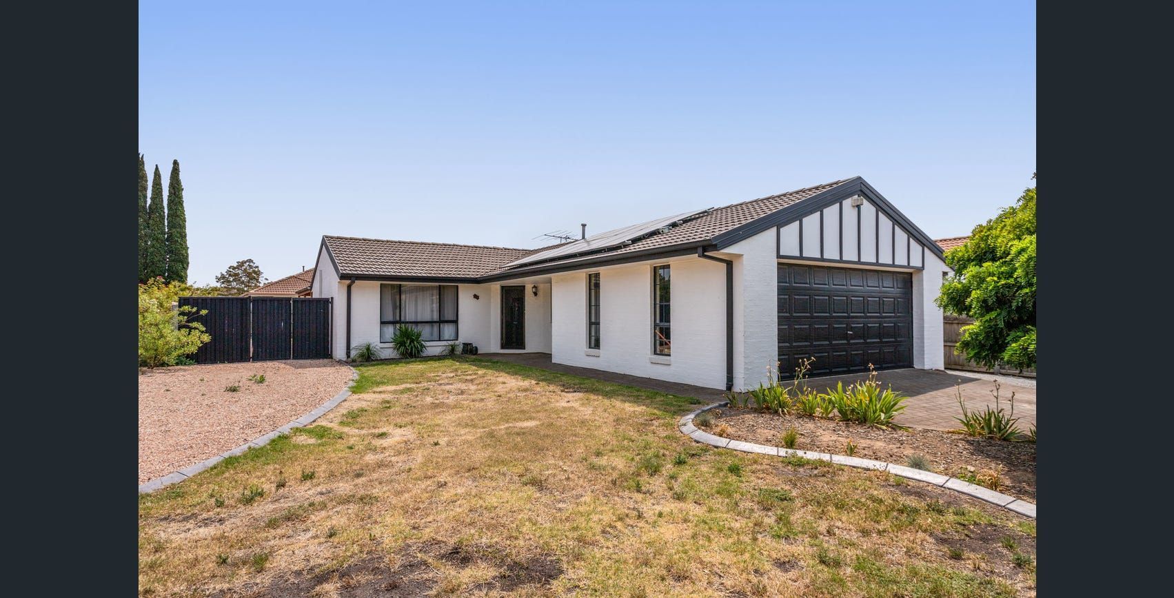 4 bedrooms House in 10 Wareham Court HILLSIDE VIC, 3037