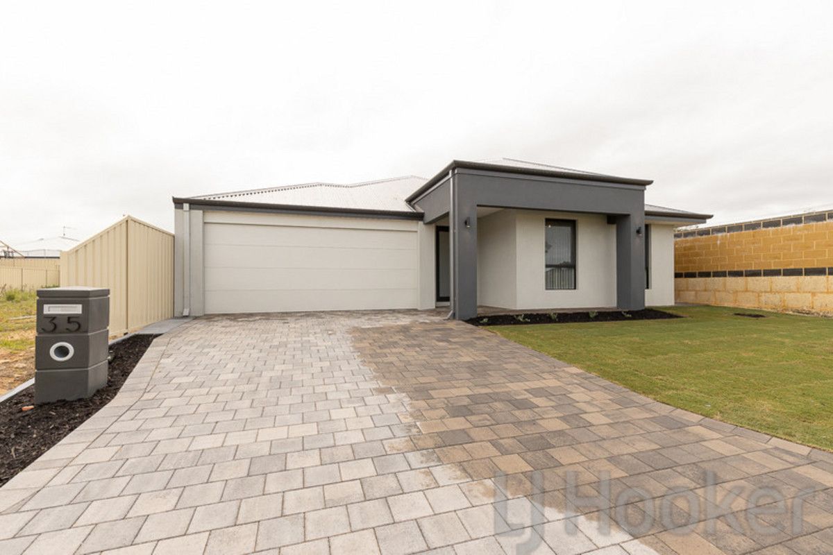 4 bedrooms House in 35 Balclutha Crescent MADORA BAY WA, 6210