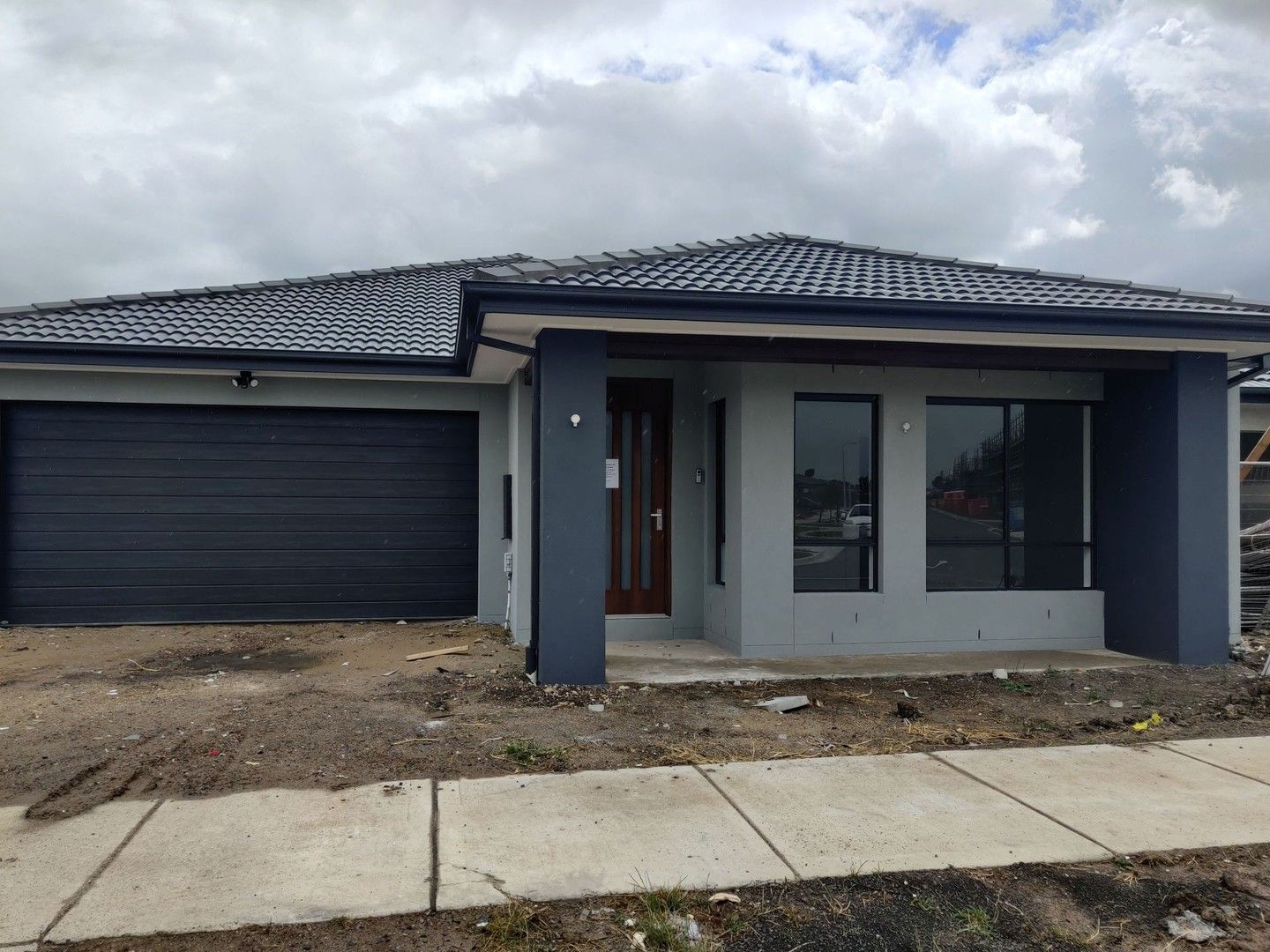 3 bedrooms House in 72 Hawkesbury Drive DONNYBROOK VIC, 3064
