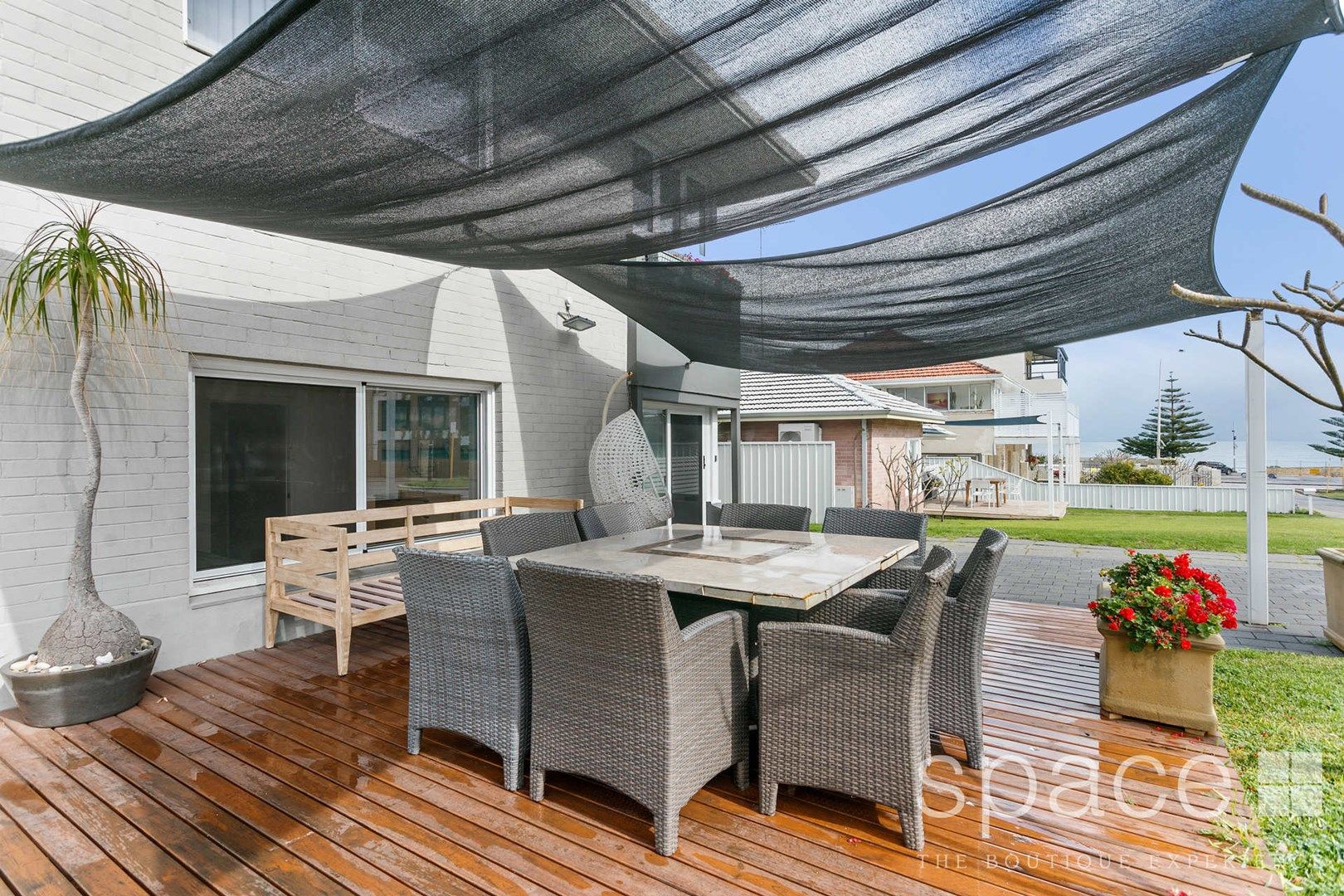 2 bedrooms Apartment / Unit / Flat in 1/6 Overton Gardens COTTESLOE WA, 6011