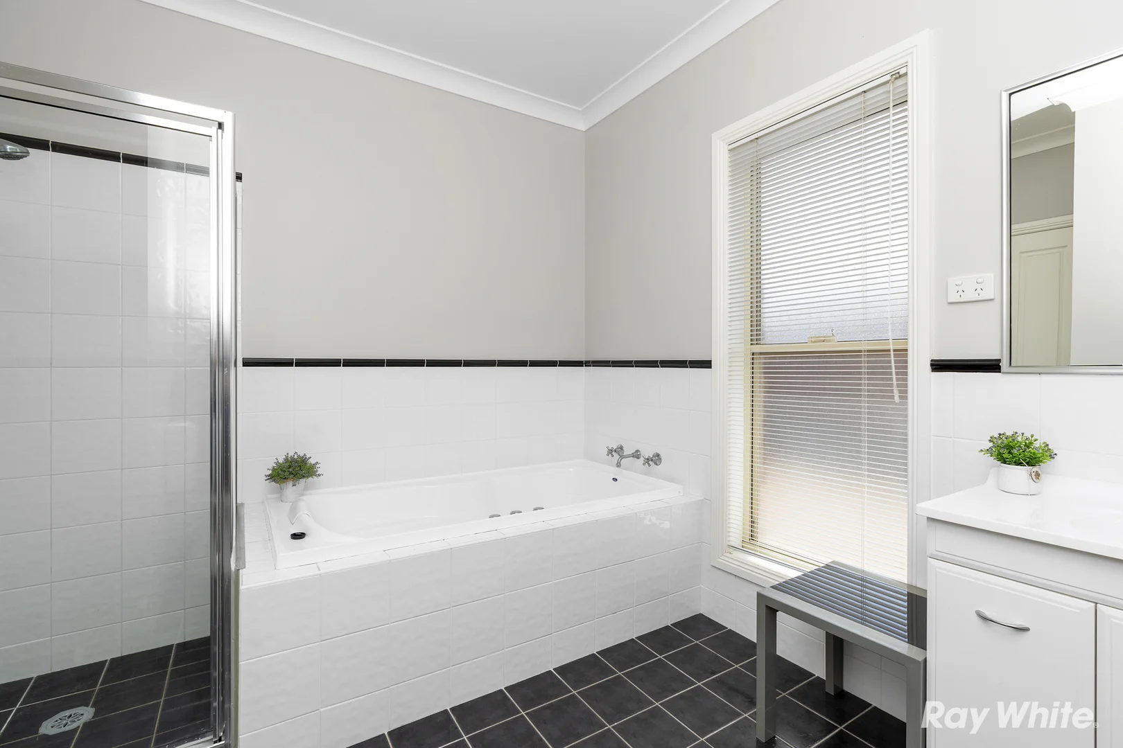 Additional image 11 of 7 Loughan Road, Junee NSW 2663