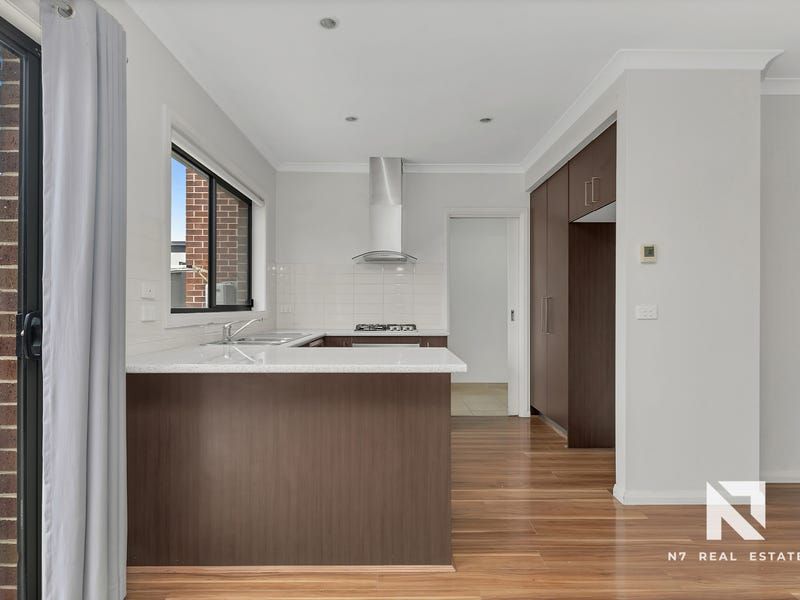 2/11-13 Furlong Road, Sunshine North VIC 3020, Image 2