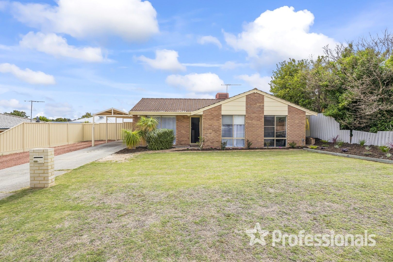 3 bedrooms House in 11 Augustus Way MARANGAROO WA, 6064