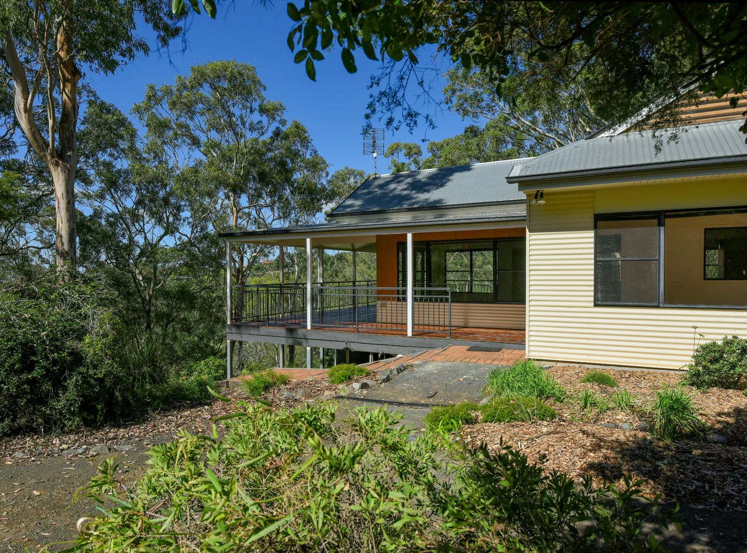 9 Vayro Road, Blue Mountain Heights QLD 4350, Image 2