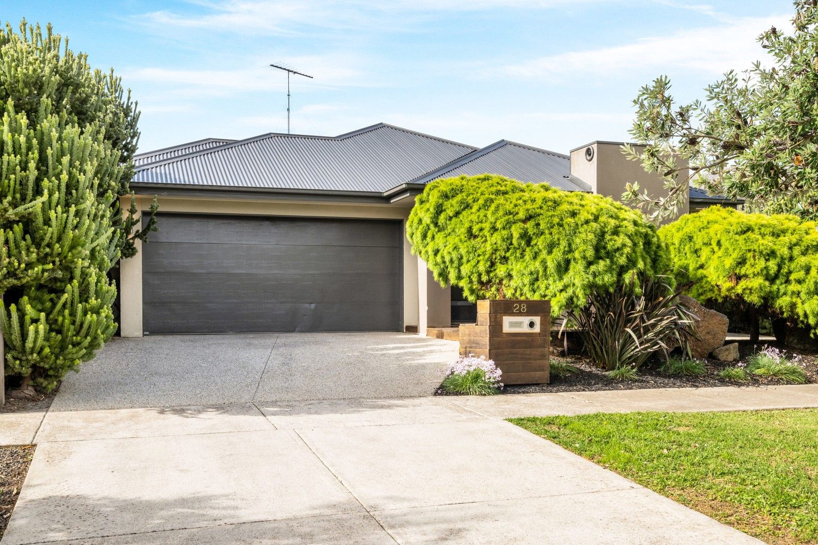 4 bedrooms House in 28 Freshwater Drive ARMSTRONG CREEK VIC, 3217