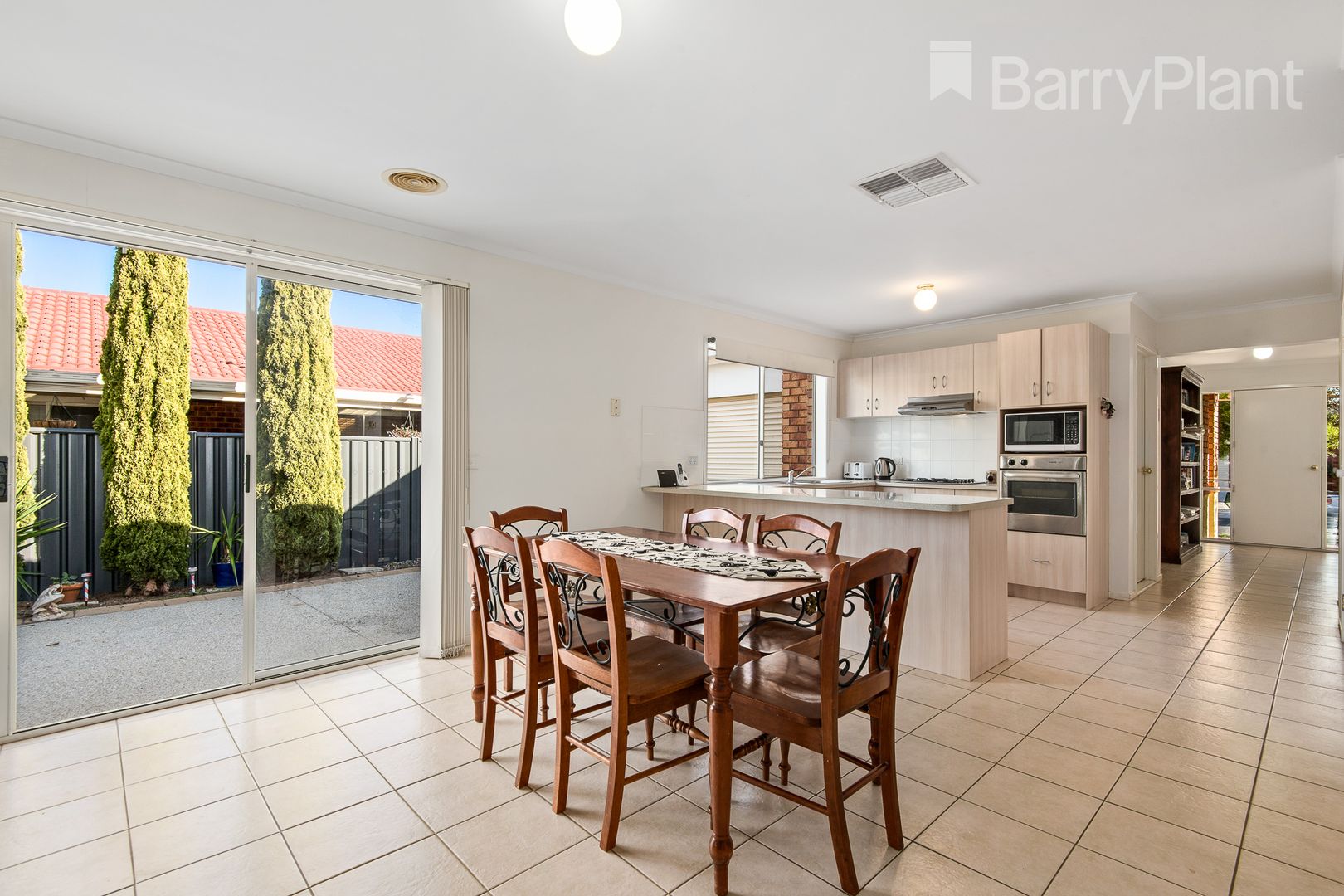 22 Stringybark Close, Wyndham Vale VIC 3024, Image 2