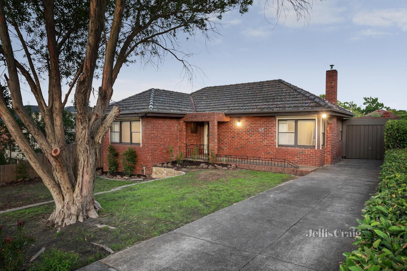 43 Outlook Drive, Camberwell VIC 3124