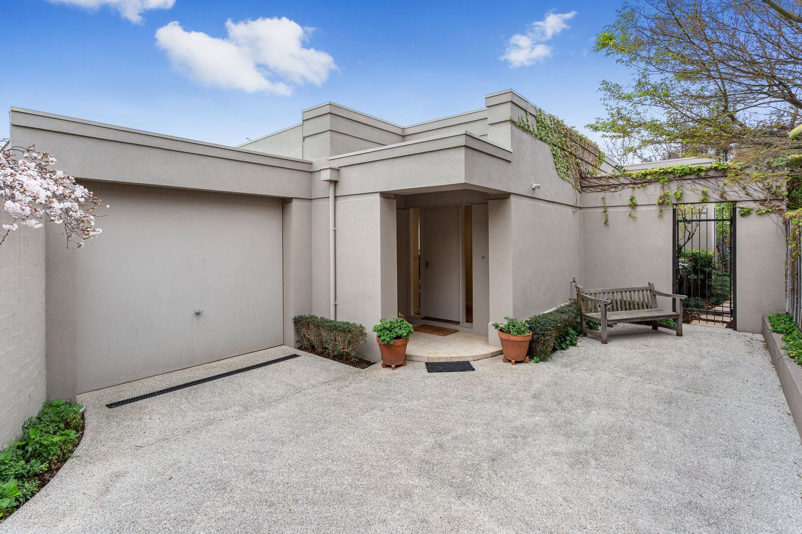 2/128 Normanby Road, Kew East Property History & Address Research