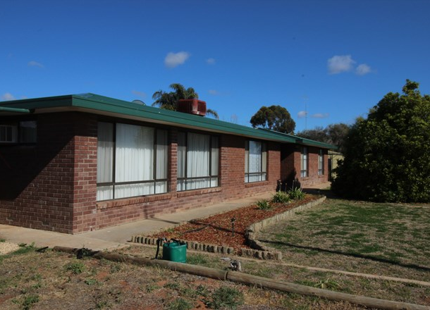 92 Benlow Road, Waikerie SA 5330