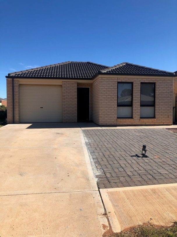 3 bedrooms House in 15 Dawn Street WHYALLA STUART SA, 5608