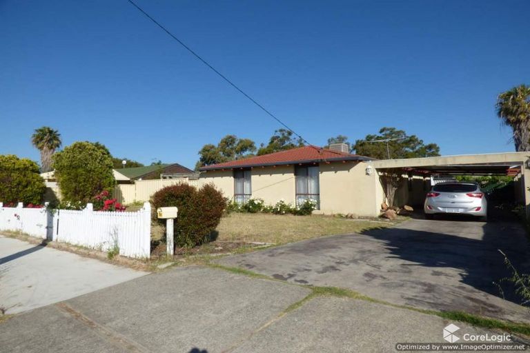 3 bedrooms House in 182 Berehaven Avenue THORNLIE WA, 6108