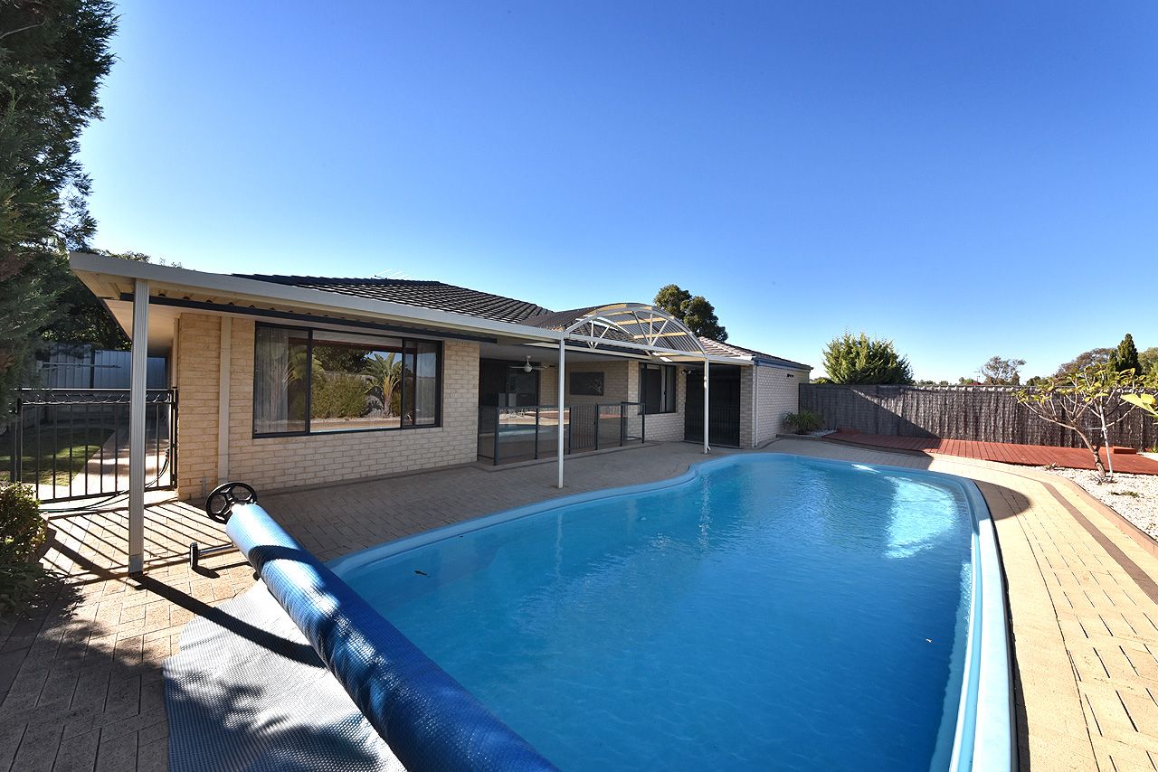 4 Monaltrie Loop, Carramar WA 6031