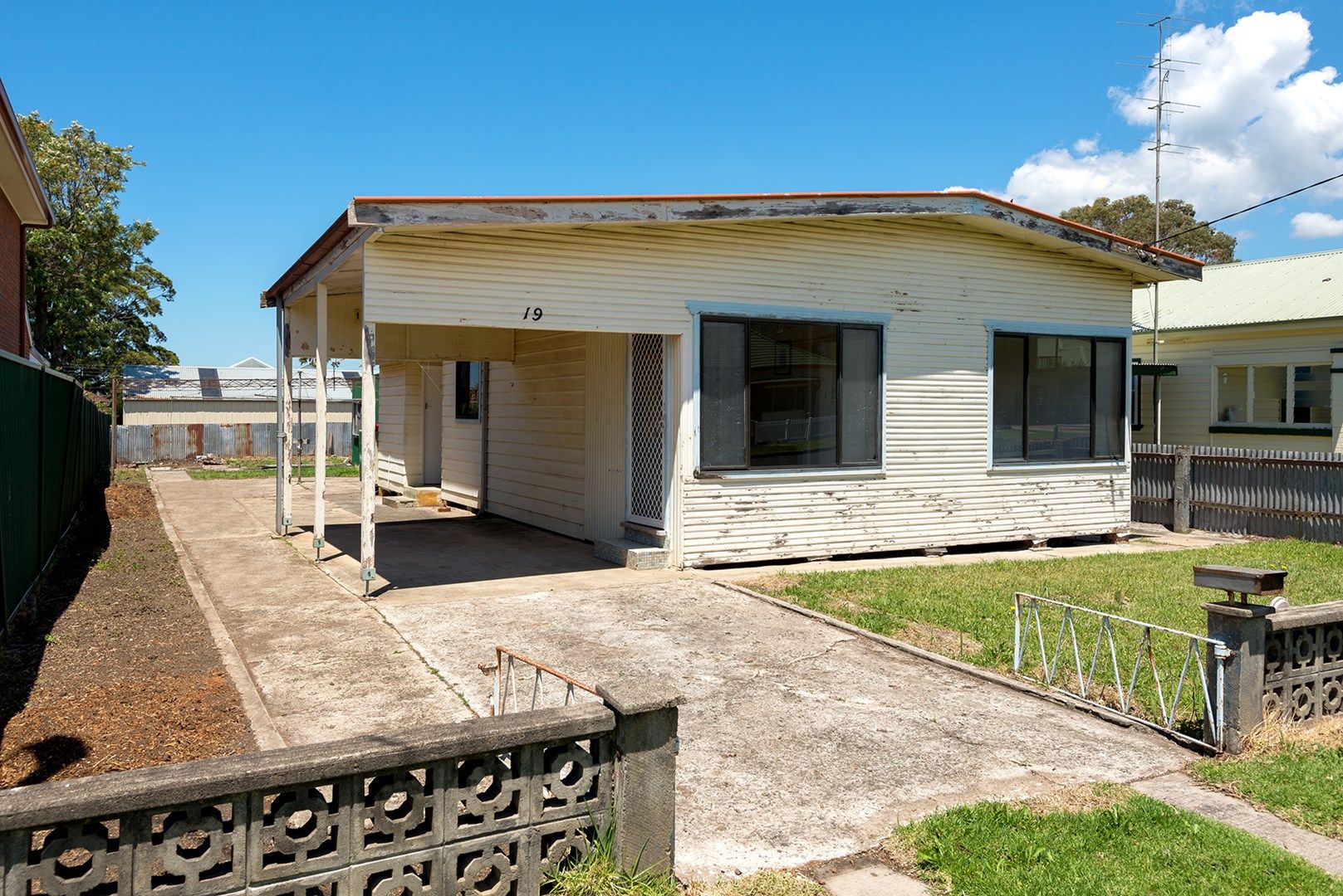 2 bedrooms House in 19 Elizabeth  Street TOWRADGI NSW, 2518