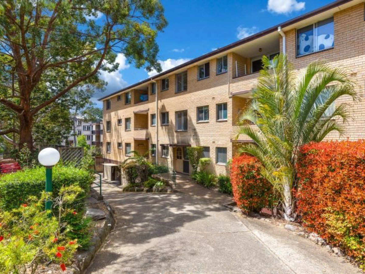 1 bedrooms Apartment / Unit / Flat in 13/10 Lachlan Avenue NORTH RYDE NSW, 2113