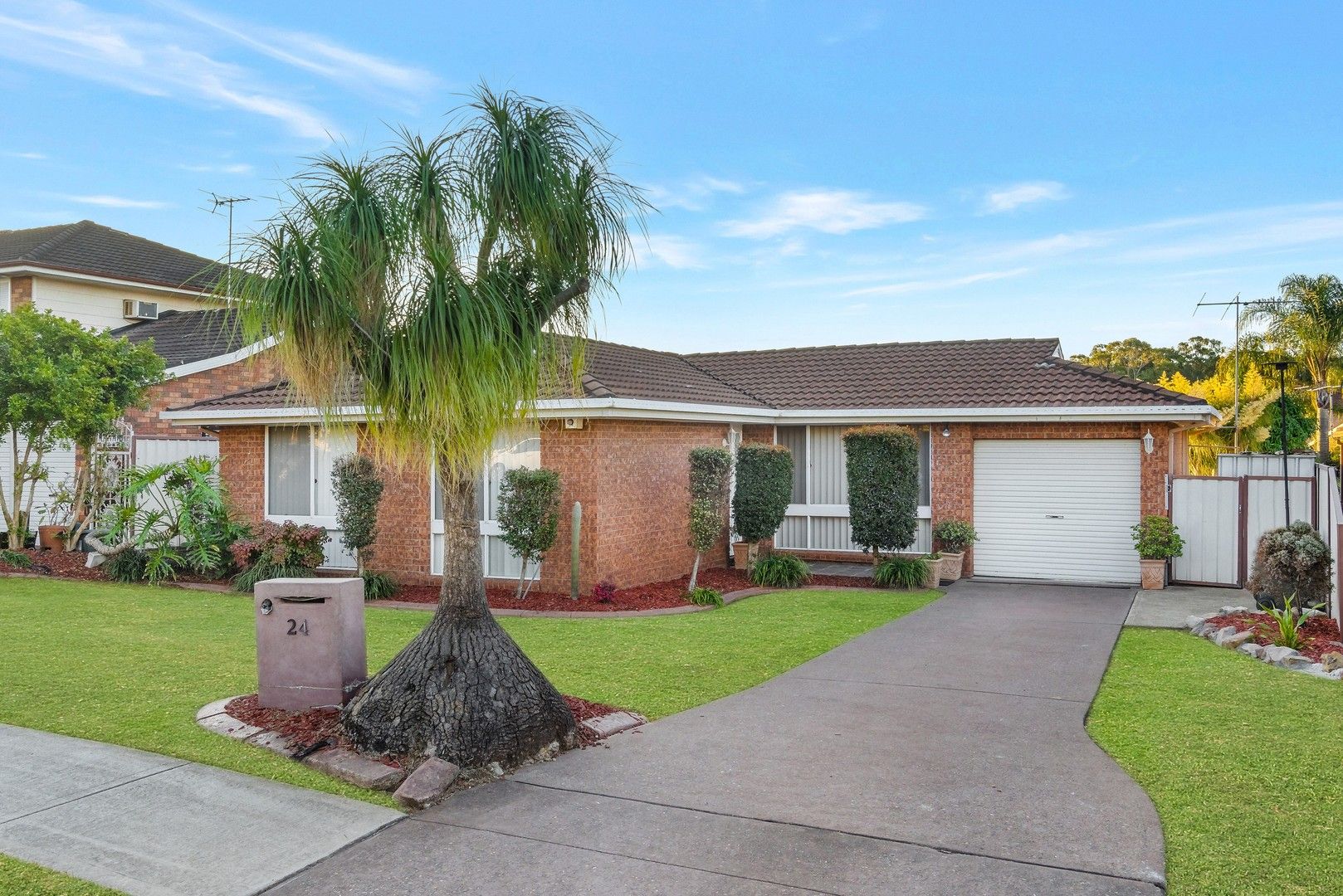 24 Saxonvale Crescent, Edensor Park NSW 2176, Image 0