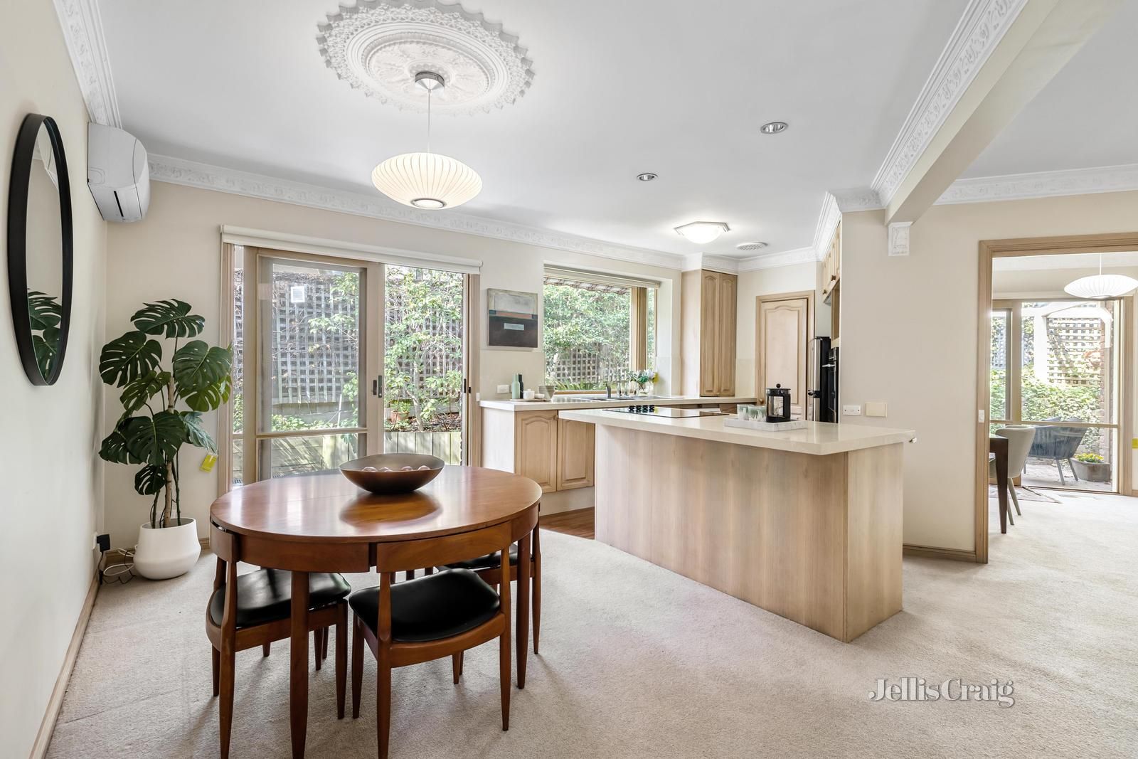 4/3 Windsor Crescent, Surrey Hills VIC 3127, Image 2