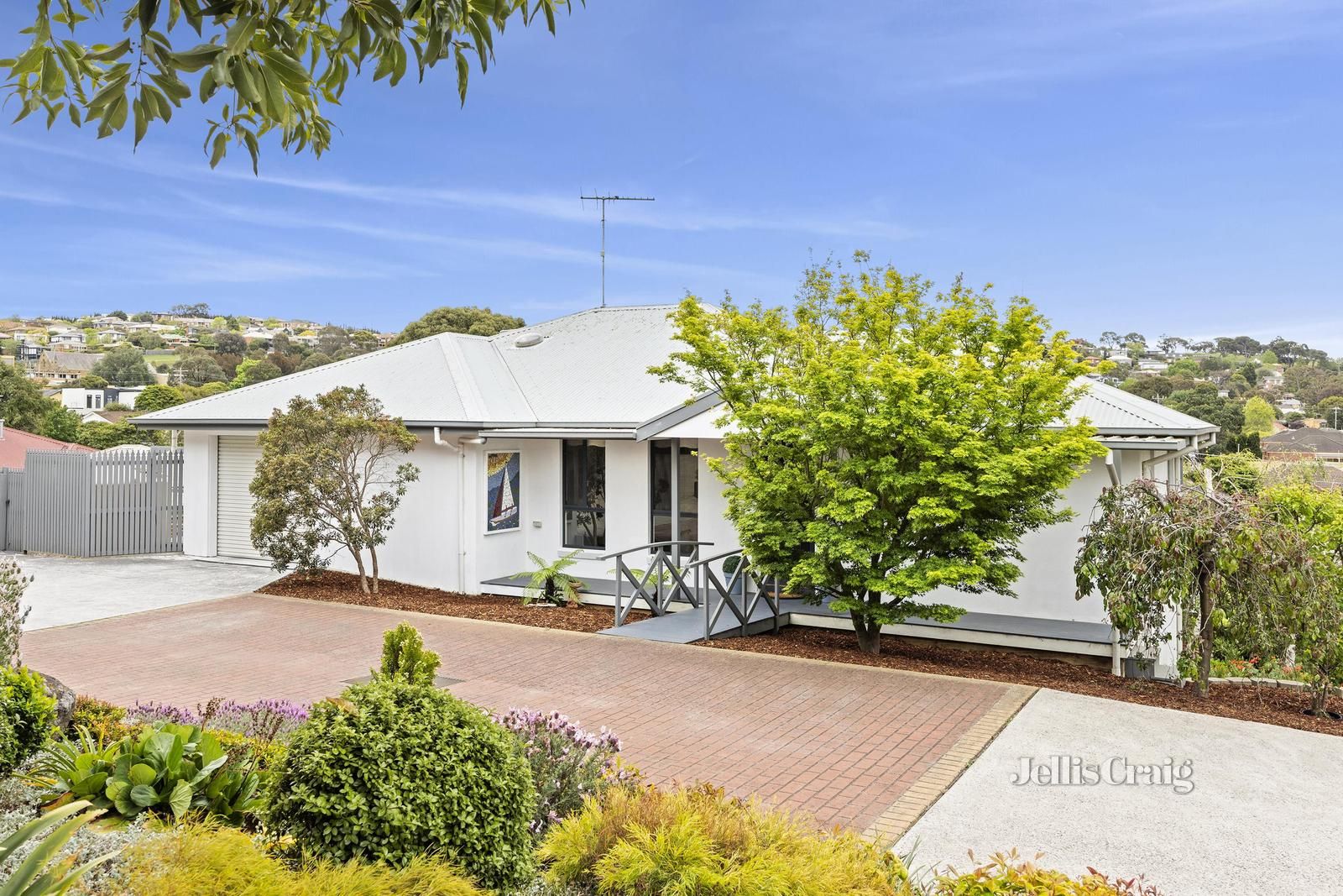 3 bedrooms Apartment / Unit / Flat in 6/153 Barrabool Road HIGHTON VIC, 3216
