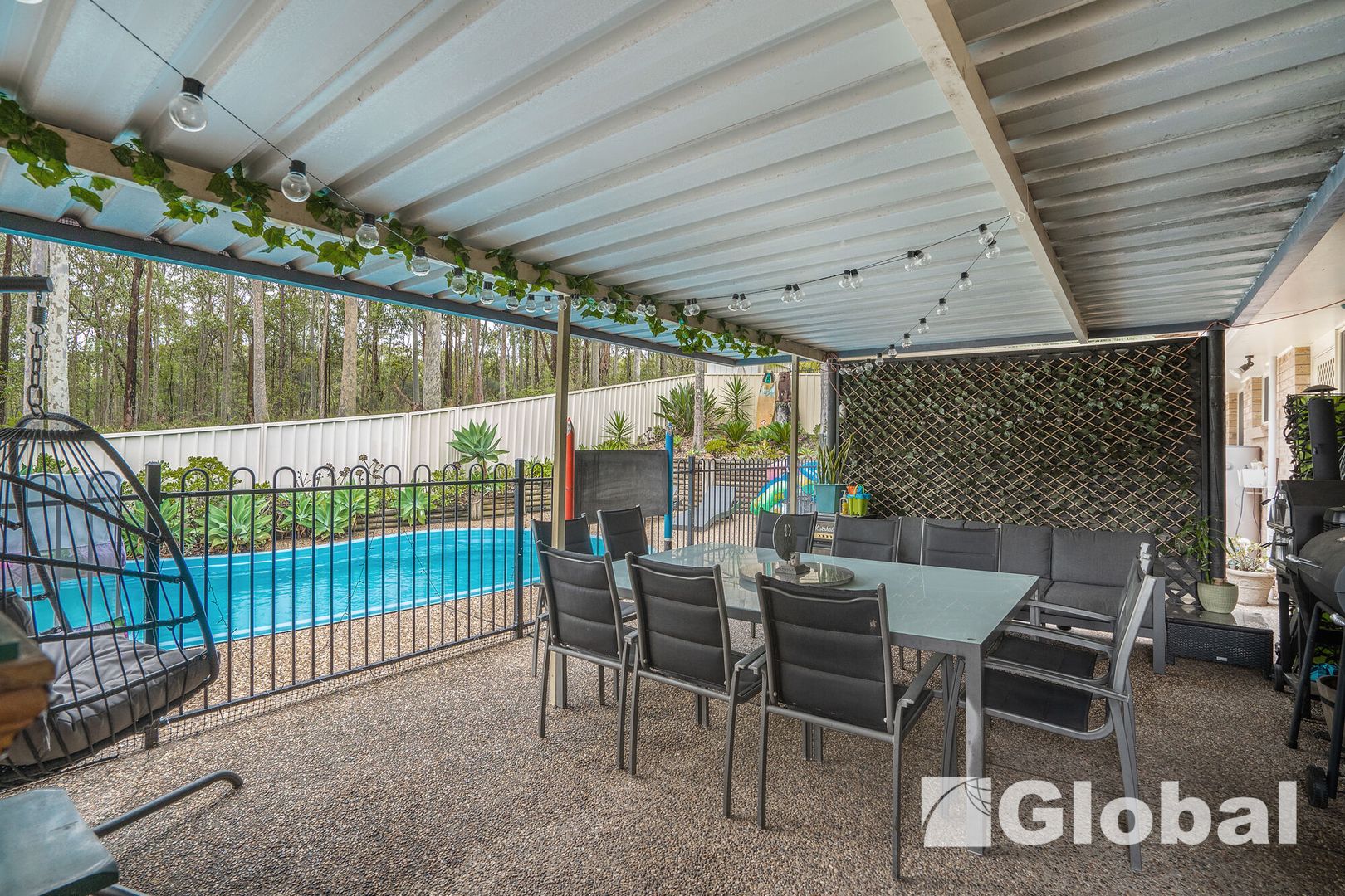 8 Columbia Close, Woodrising NSW 2284, Image 2