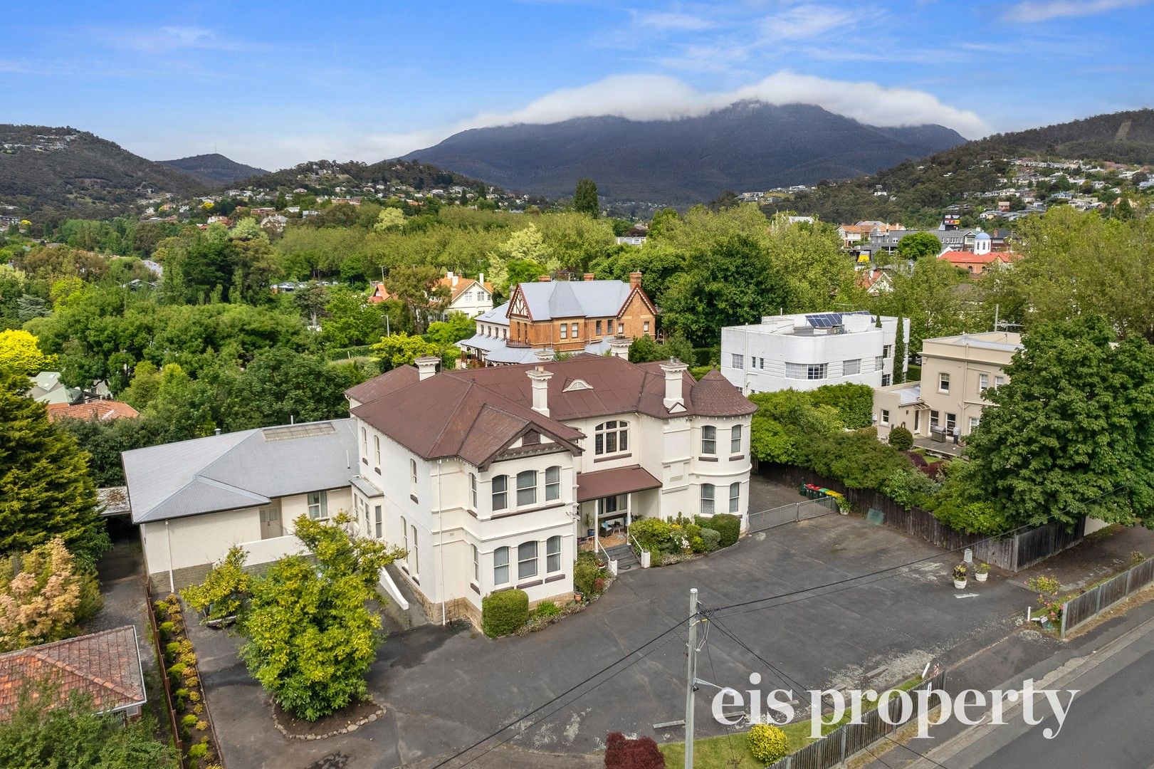 18 bedrooms House in 20 Fitzroy Place SANDY BAY TAS, 7005