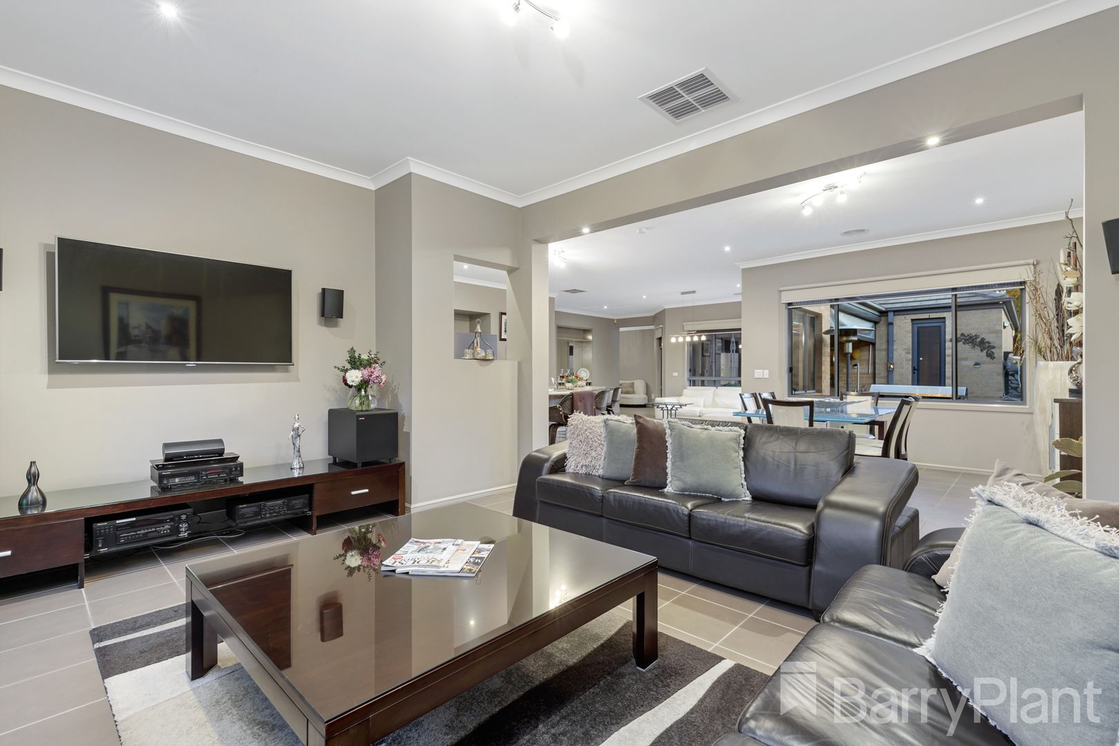 9 Le Page Run, South Morang VIC 3752, Image 2