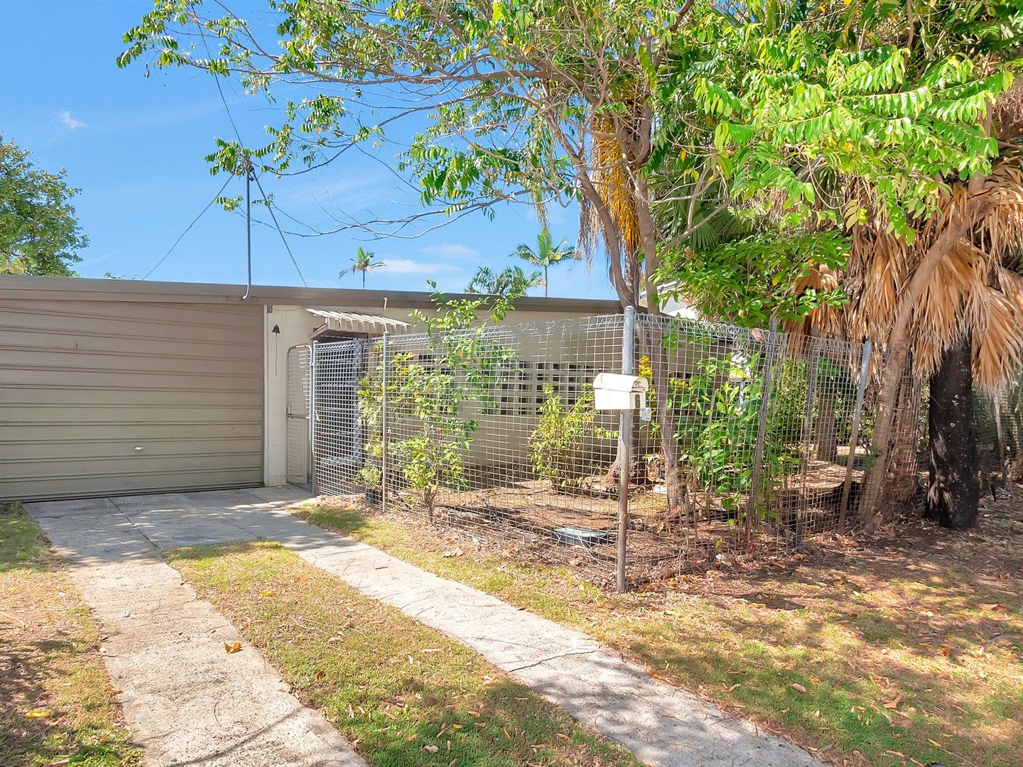 6 Jacaranda St, Holloways Beach QLD 4878, Image 1