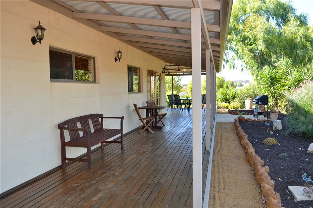 8 Howes Lane, Gingin WA 6503, Image 2